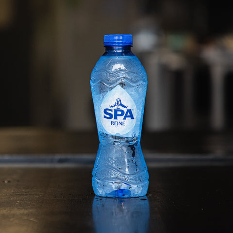 Plat water – verfrissend bij burger